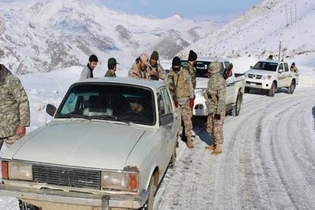 کمک‌رسانی بسیجیان به ۱۱۰ نفر از گرفتارشدگان در برف کاشان