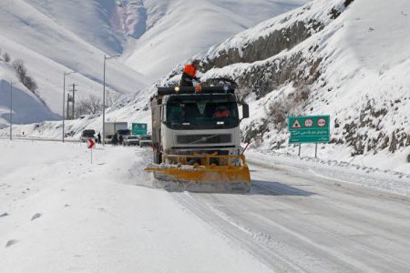 تمامی محورهای روستایی مسدود در کاشان بازگشایی شد