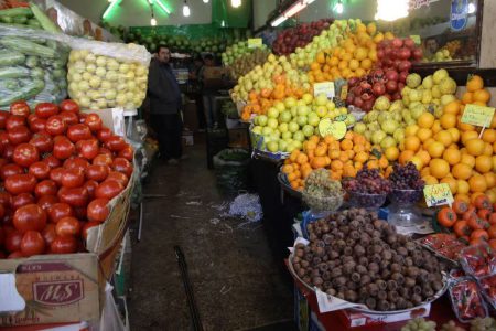 ۷۰ تُن میوه تنظیم بازار در کاشان توزیع شد/ذخیره‌سازی ویژه شب عید به میزان کافی انجام شده است