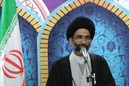 امام جمعه کاشان: رزمایش اخیر سپاه قدرت بازدارندگی آمریکا را به چالش کشاند