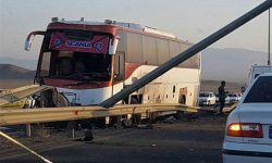 انحراف اتوبوس در محور نطنز ـ کاشان با ۲۲ مصدوم